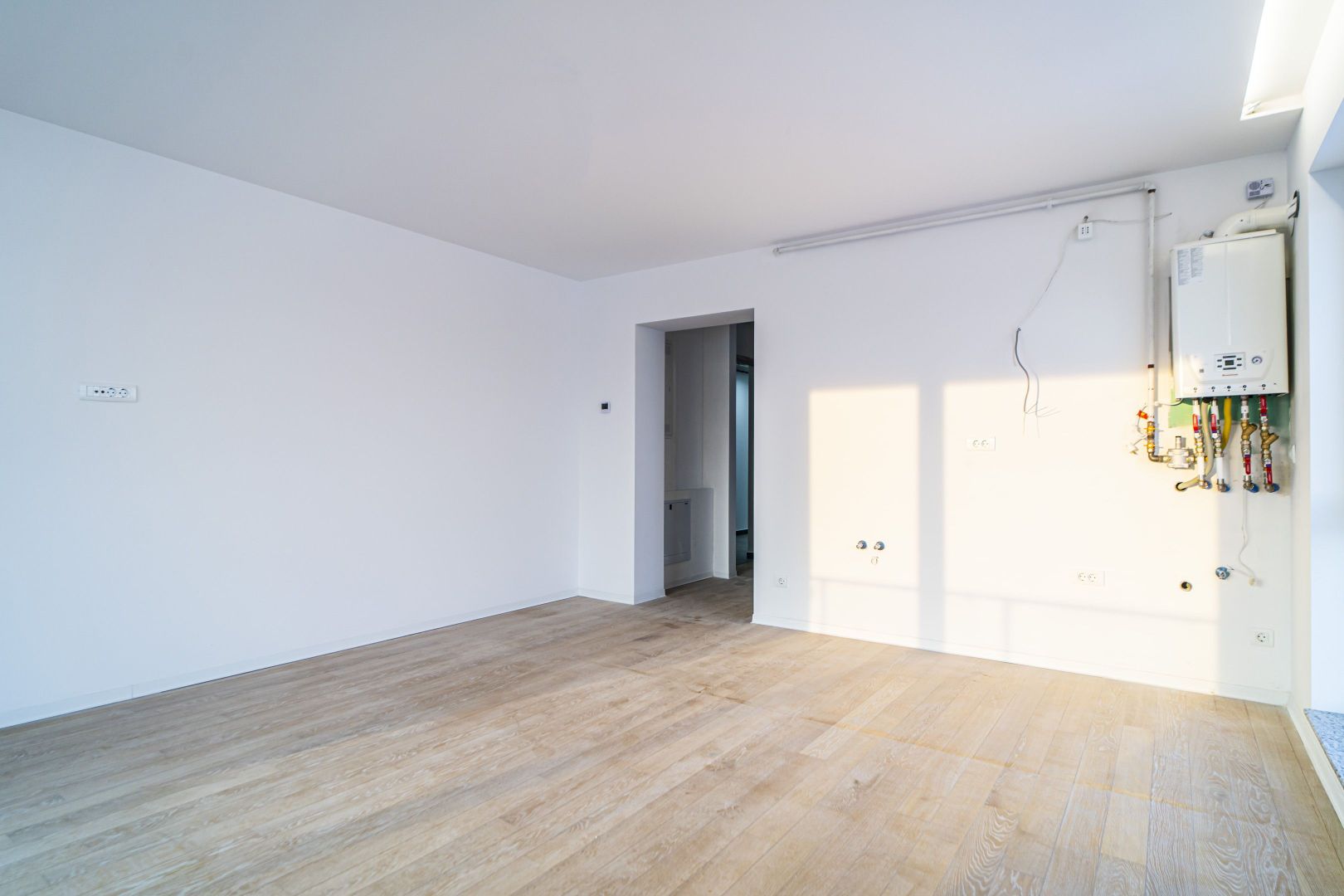 Strada Ghidigeni,  Raul Doamnei, 2 camere, etaj 2, bloc nou, DOAR PLATA CASH - Poză 5