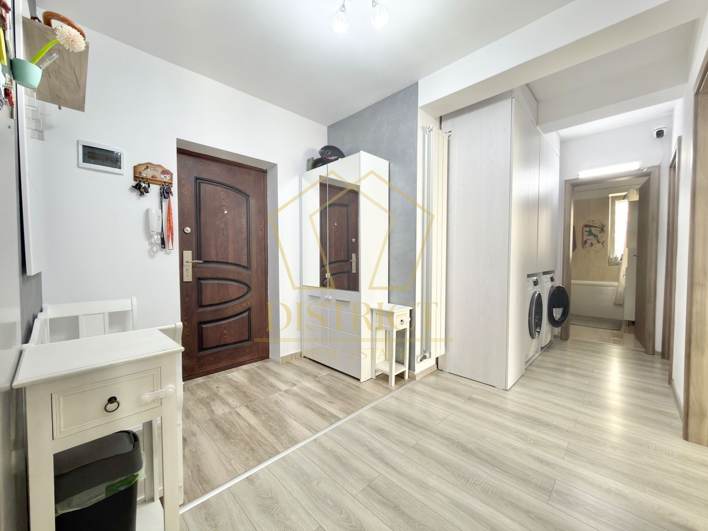 Apartament cu 3 camere decomandat, complet mobilat si utilat la parter in Giroc. - Poză 13