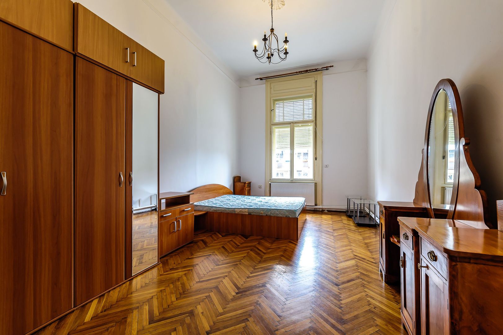 APARTAMENT CU O CAMERĂ ULTRACENTRAL - Poză 1