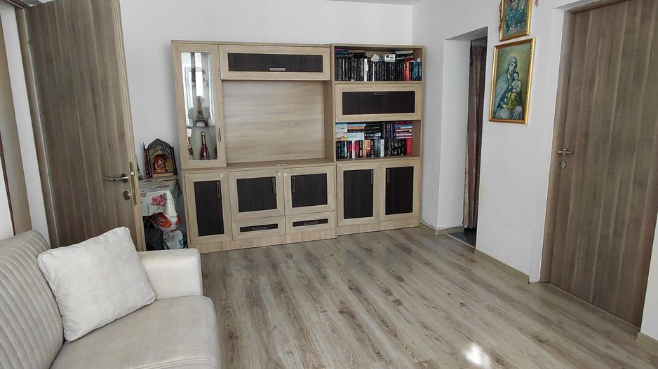 Apartament cu 2  camere Tiglina 1 zona Oraselul Copiilor,etaj.2 - Poză 3
