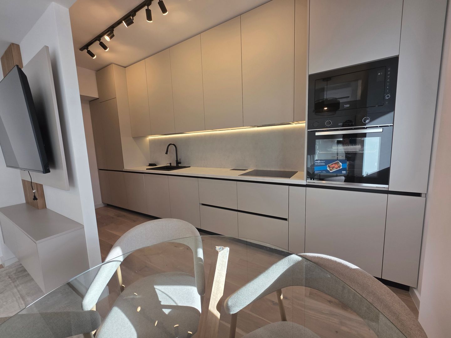 2 camere | PIPERA | TERASĂ 11 MP | MOBILAT MODERN | Vedere libera - Poză 4