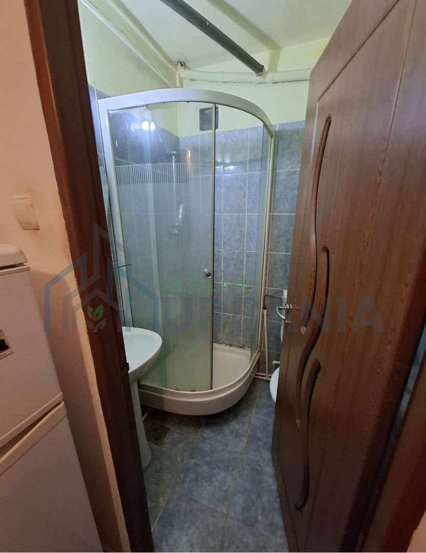 Garsonieră în bloc de apartamente zona Tătărași str Eternitate - Poză 4