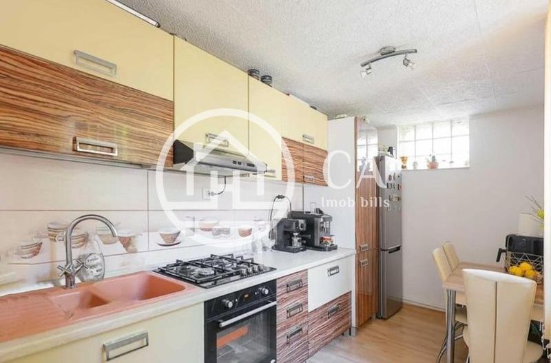 Apartament de vânzare la curte comună cu 3 camere, Ultracentral Oradea - Poză 10