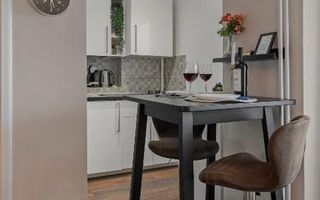 Garsonieră superbă, PiațaVictoriei, mobilat complet, certificat turistic - Poză 6