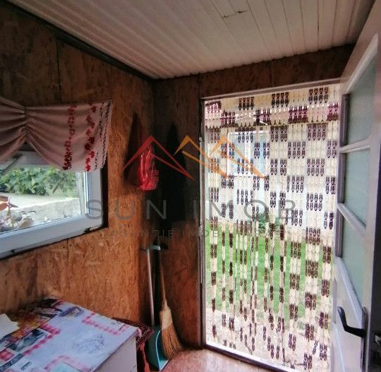 Casa rustica 3 camere, 4000 mp teren, cabana din lemn, pomi fructiferi - Poză 12