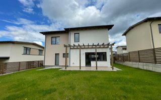 Casă / Vilă cu 4 camere de închiriat - Dezmir - Poză 2