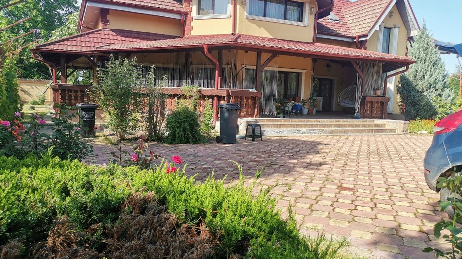 Vilă de lux mobilata/utilata cu terasa+foisor, garaj,gradina si livada - Poză 2