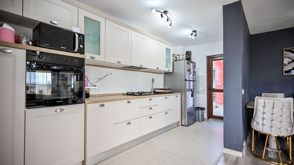 Casa individuală de vânzare Sânpetru, 5 camere, garaj, foișor, curte - Poză 6