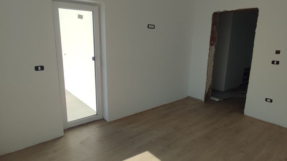 Sanandrei,Duplex P+E, Drum Asfaltat, Proiect Modern. - Poză 15