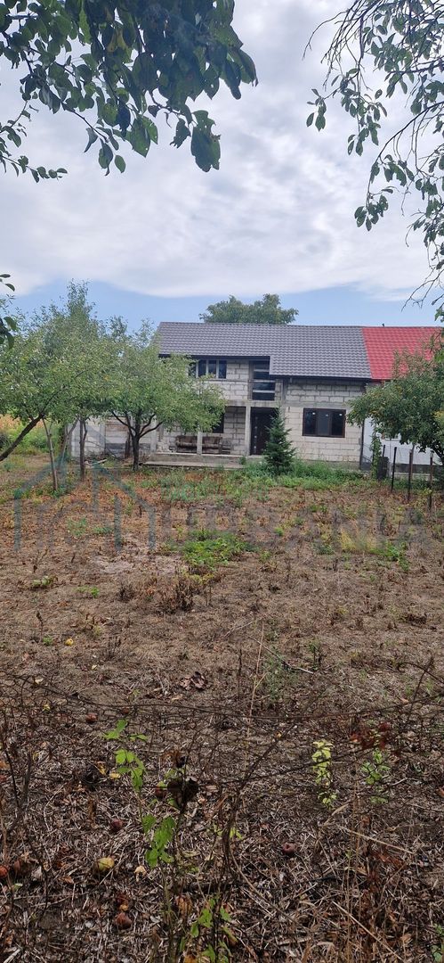 Casă în Măcărești (Prisăcani) - duplex la roșu, etaj, garaj, mansardă 60 mp - Poză 1