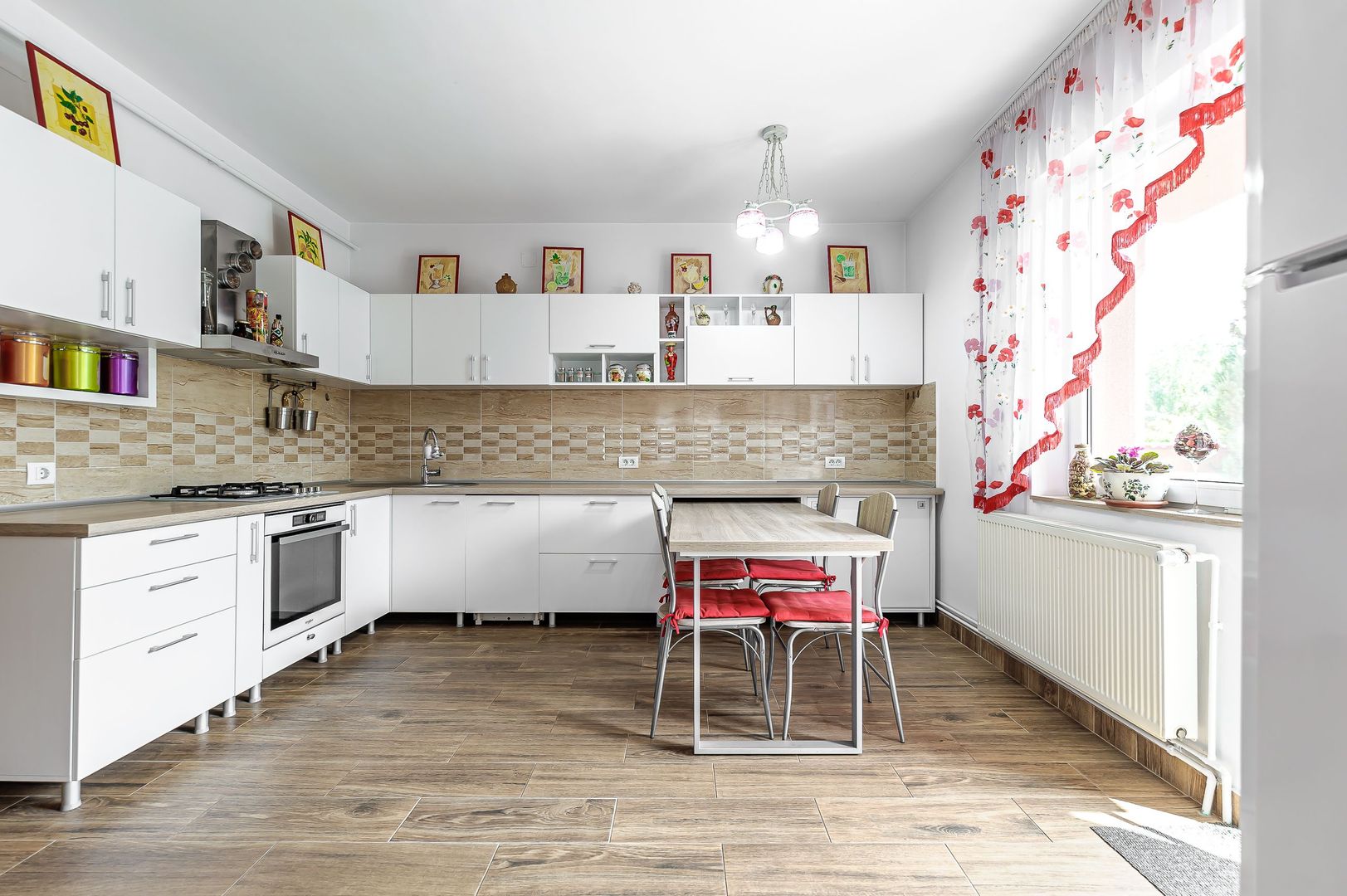 Casă generoasă cu două apartamente în Bujac - Poză 3