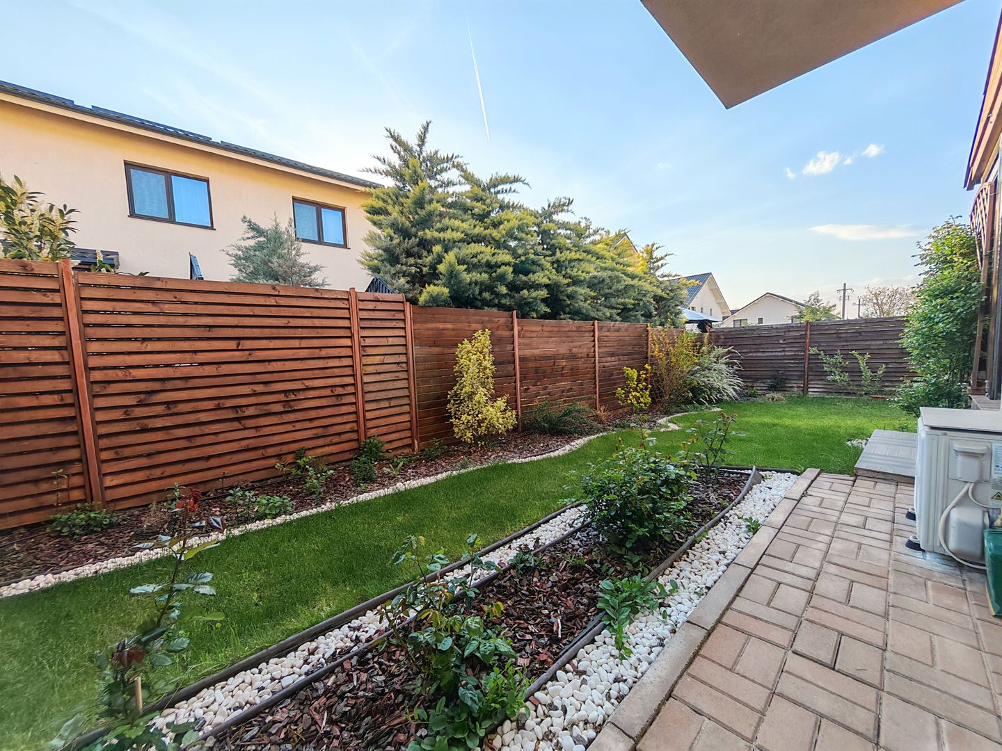 Prima inchiriere, vila cocheta, cu accente exotice - Poză 26