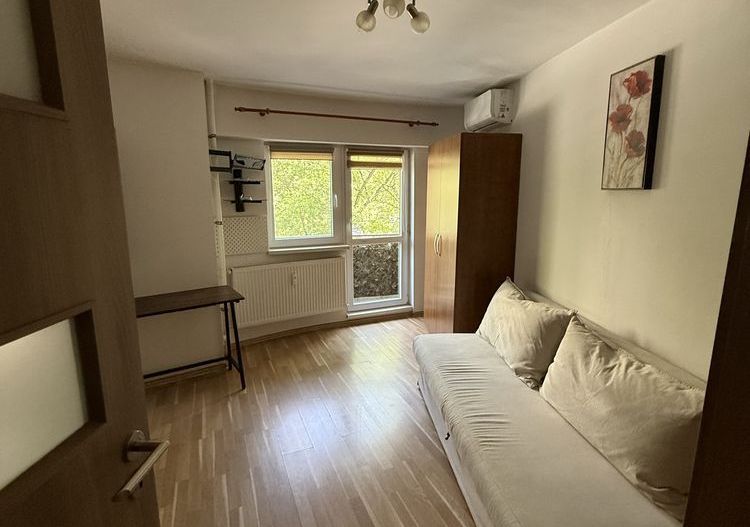 Garsoniera.  Etaj 1.  Calea Vacaresti. La 6 min de metrou Timpuri Noi. - Poză 1