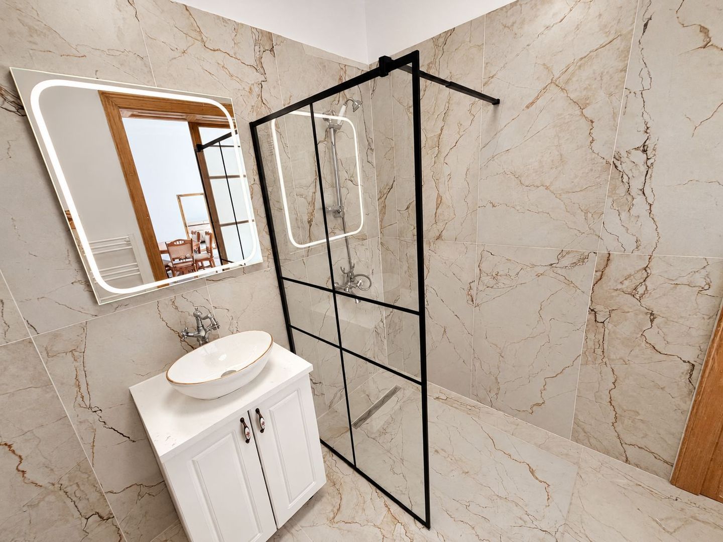 Apartament cu 3 camere și curte privată | Parcul central | Parcare - Poză 10
