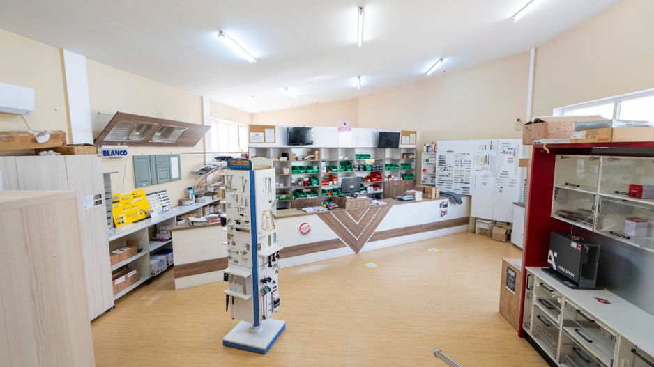 Spatiu Comercial, cu depozit, locuri de parcare, Iosia - Poză 6