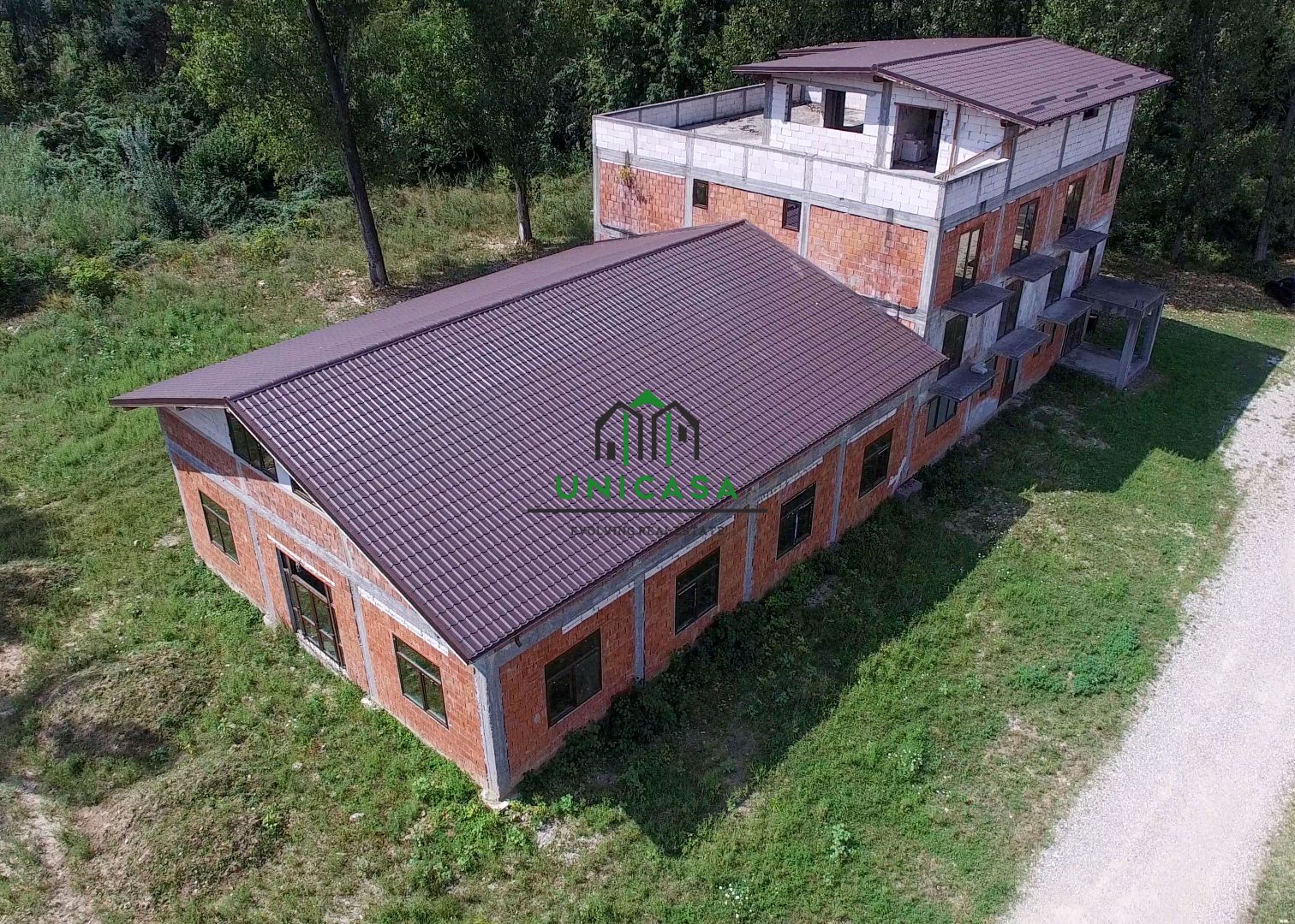 Pensiune de Vânzare cu Priveliște Panoramică către Râul Olt - Poză 3