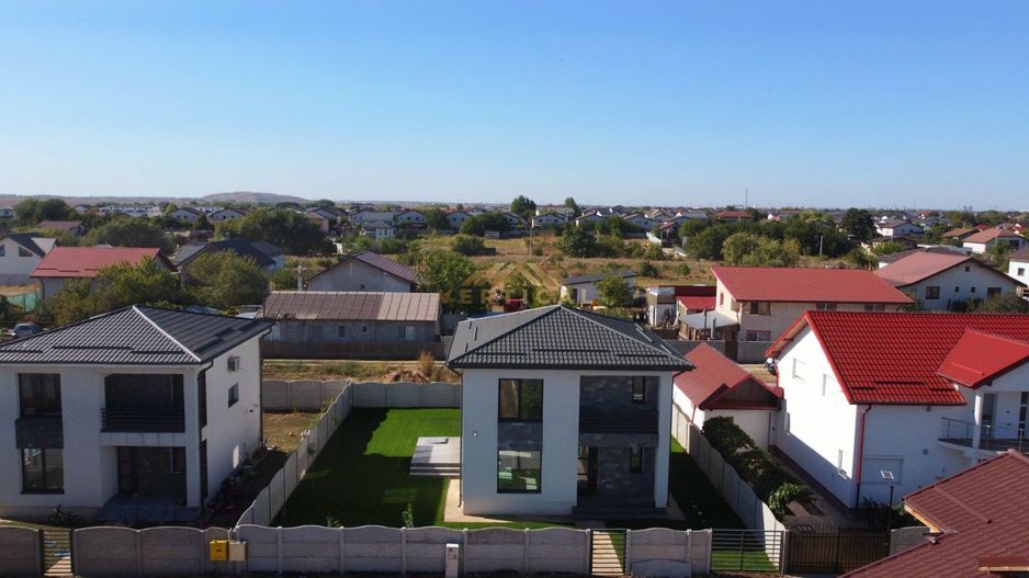 Vila in centrul comunei Berceni - Poză 4