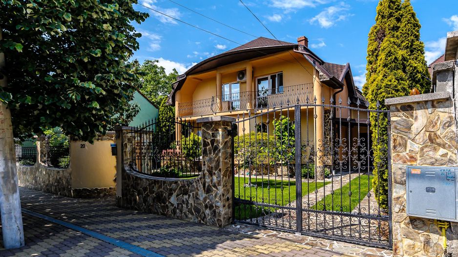 Oază de verdeață în Arad, cartier Pârneava. - Poză 8
