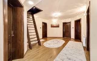 Vilă cu 6 camere de vânzare în zona Central - Poză 21