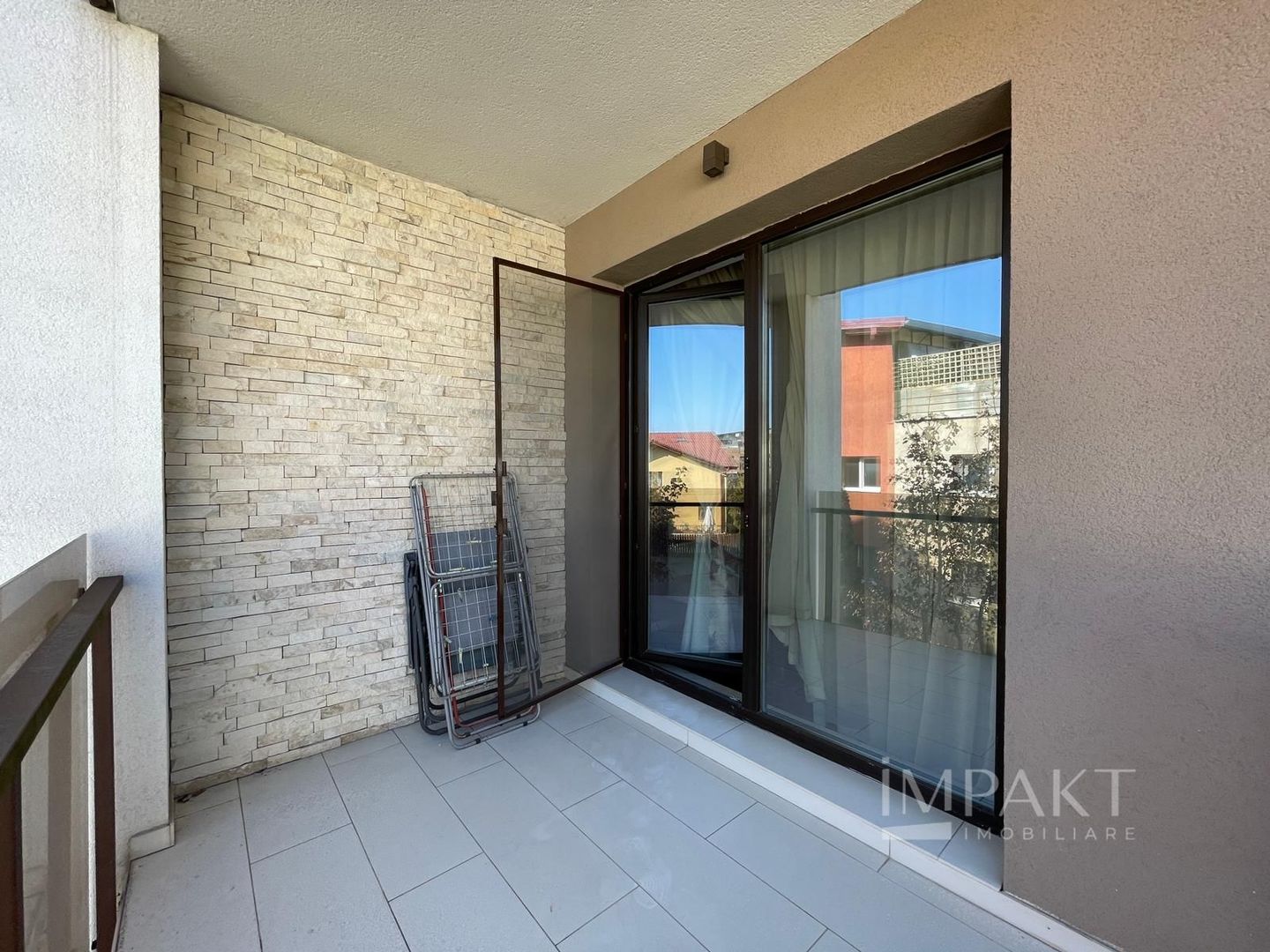 Apartament lux,  prima inchiriere-  4 camere + 2 locuri parcare - Poză 13