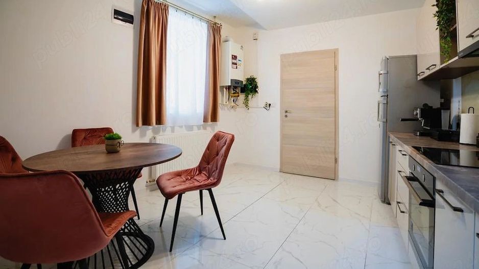 De vânzare apartament 2 camere semidecomandat Centrul Istoric Brasov - Poză 1