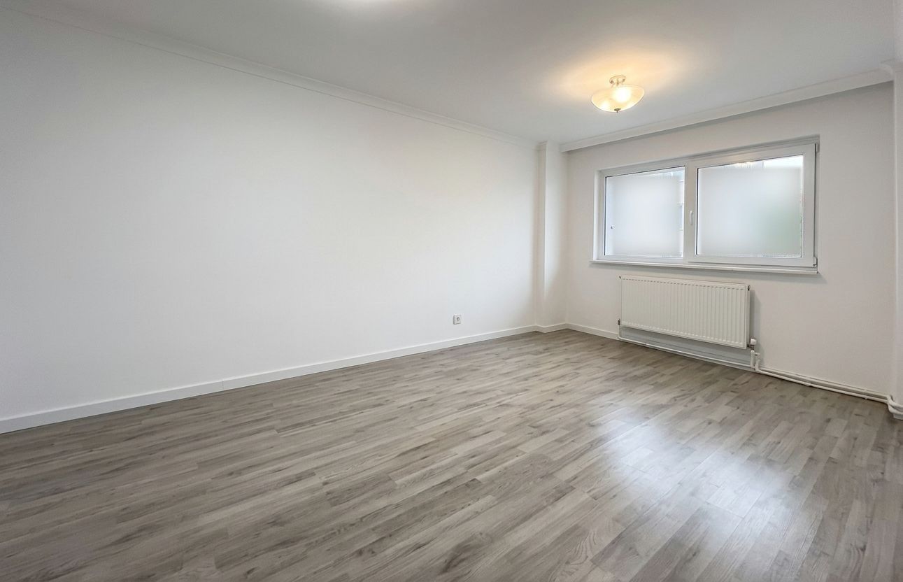 Apartament 2 camere, decomandat, Cetate, Mercur, renovat - Poză 1