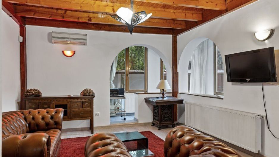 Vilă spațioasă de închiriat 6 camere piscină încălzită zona de Nord - Poză 1