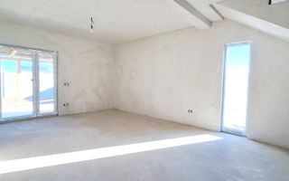 Oferim spre vanzare Case-Duplex cu 4 camere, situate in Giroc, zona buna - Poză 4