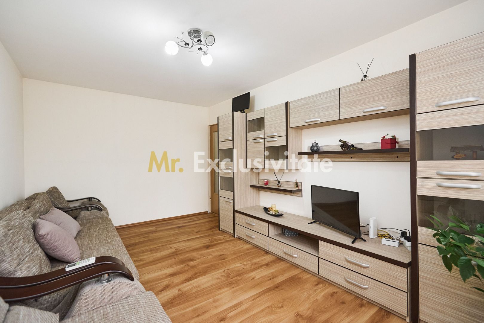 Apartament Mioveni , etajul 2 , decomandat ! - Poză 4