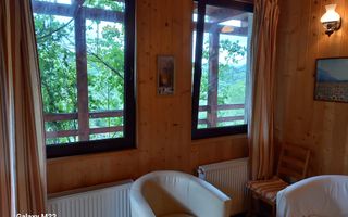 Bran, casa de vacanta + teren , Zona Club Vila Bran - Poză 4