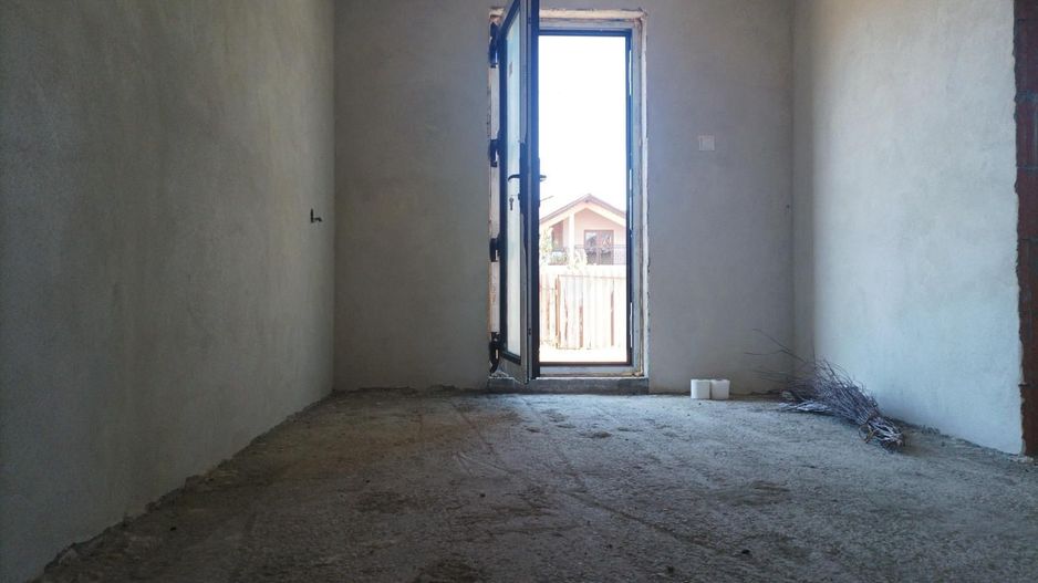 Aproape de oraș! Vânzare casă cu 5 camere în Ulmi! - Poză 8