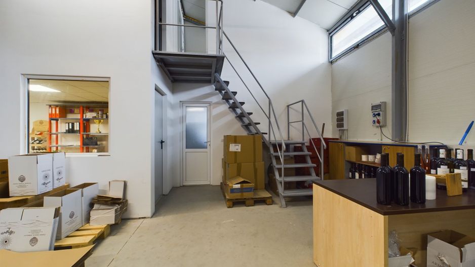 Hală de producție cu spații de birouri - Poză 5