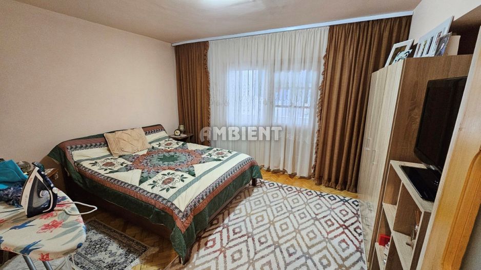 Apartament cu 4 camere, mobilat și utilat, zona TRAIAN; - Poză 8