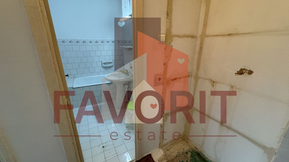 Decomandat. Model spatios. Disponibil imediat. Etaj intermediar. - Poză 15
