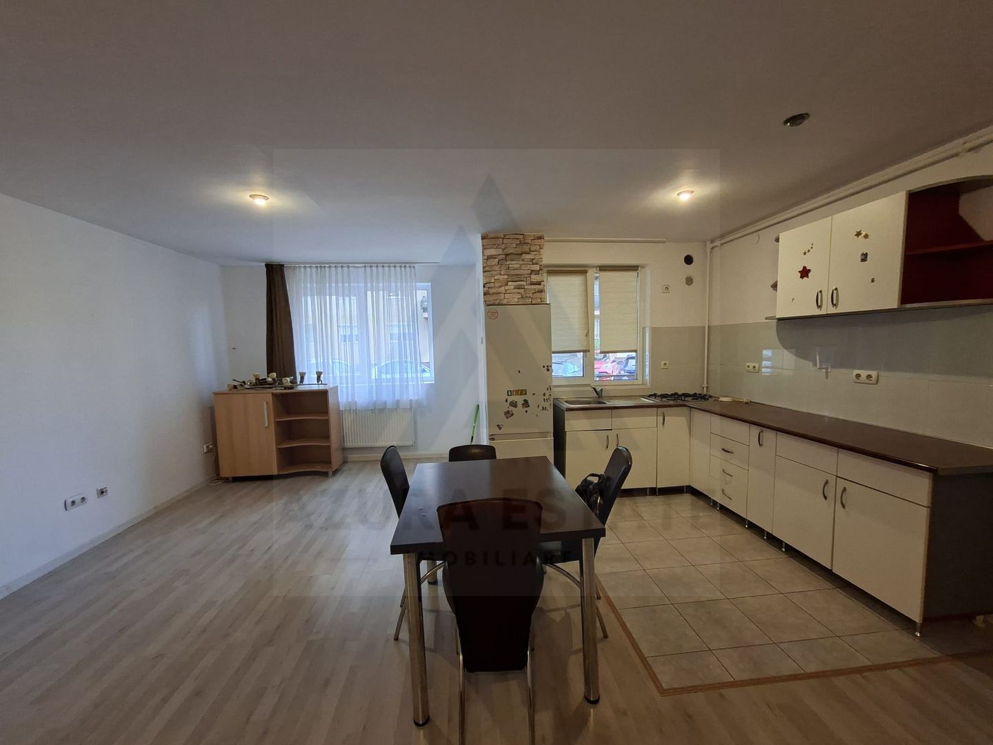 Apartament 3 camere 77 mp utili si parcare privata in zona Rahovei - Poză 3