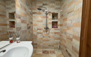 Apartament spatios etaj 1 I pretabil locuinta sau activitate profesion - Poză 10
