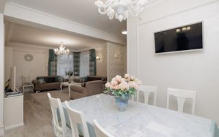 Vânzare,casă, 3 nivele, str. Nicolae Sulac , Codru - Poză 4