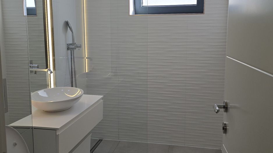 Inchiriere apartament 3 camere lux - 1 Mai - Poză 2