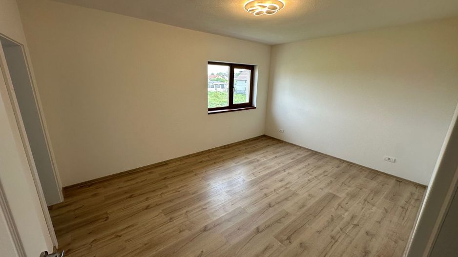 Duplex cu camera pe parter - Poză 20