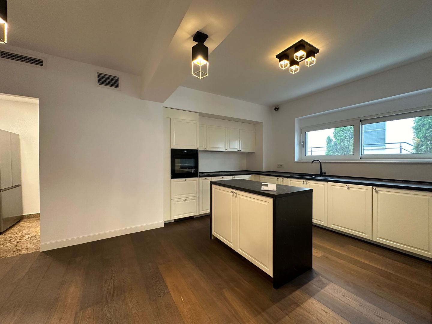 Vilă cu grădină privată în Herăstrău | 282 mp utili | 7 camere - Poză 3