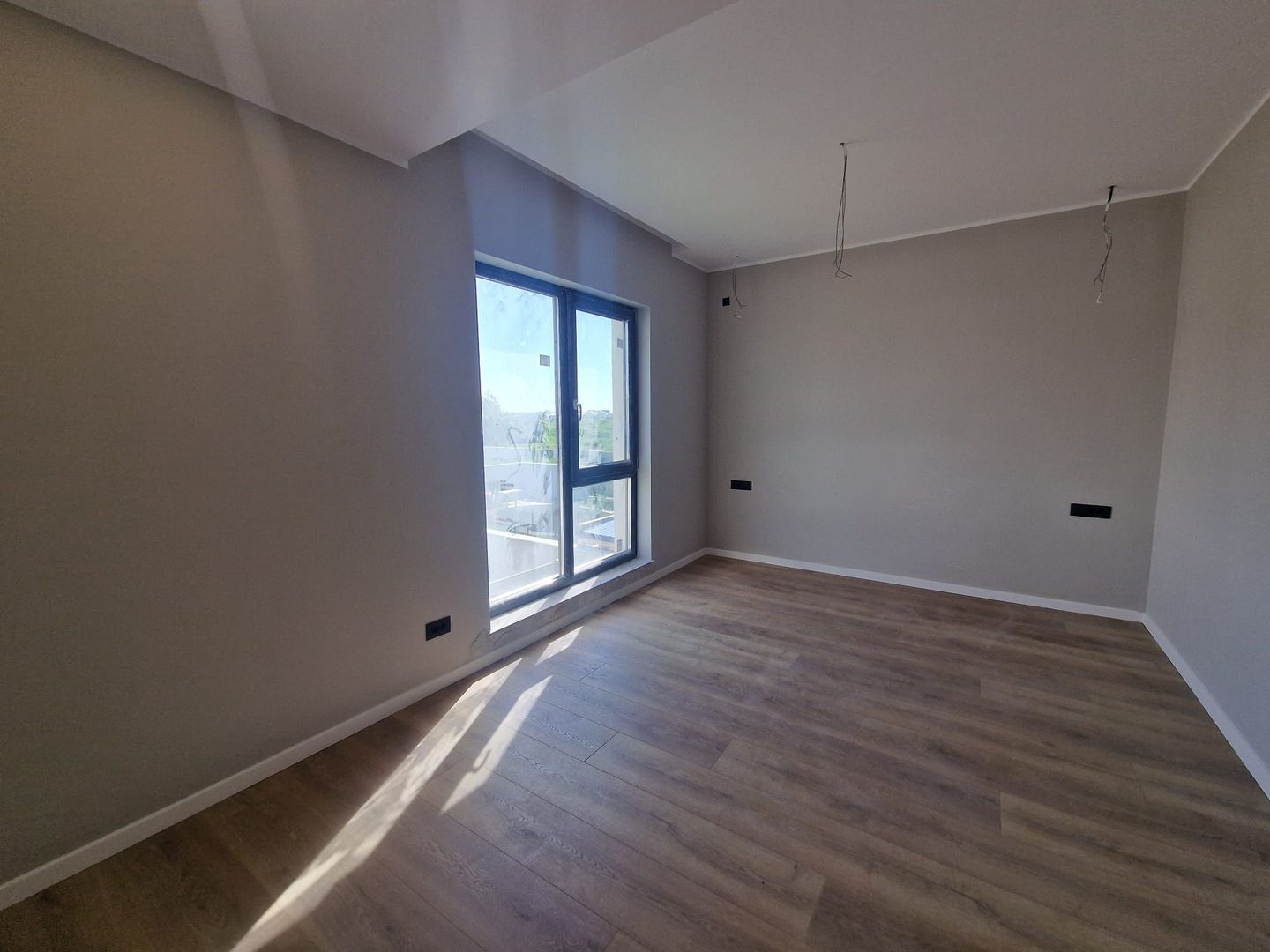 Casă nouă de vânzare lângă Pădurea Tunari – 5 camere, 306 mp teren - Poză 9