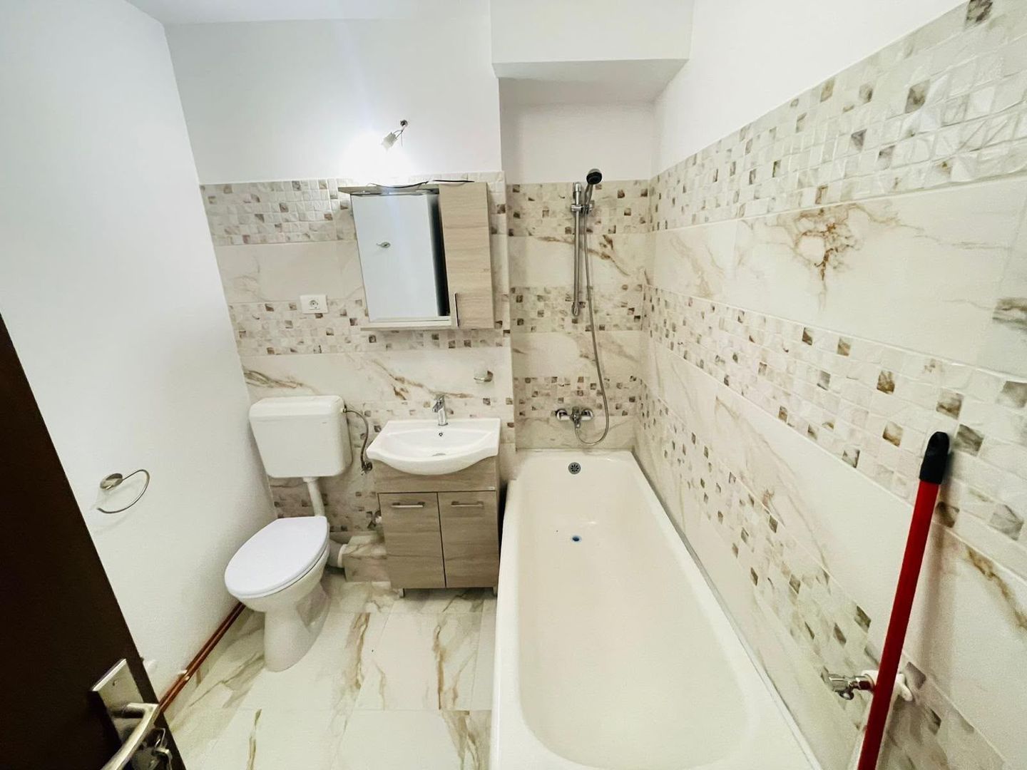 Închiriez apartament 3 camere ultracentral - Poză 8