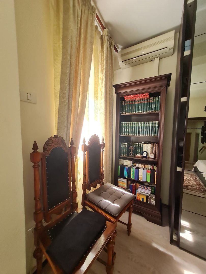 Vila deosebitǎ în zona centrala - Poză 18