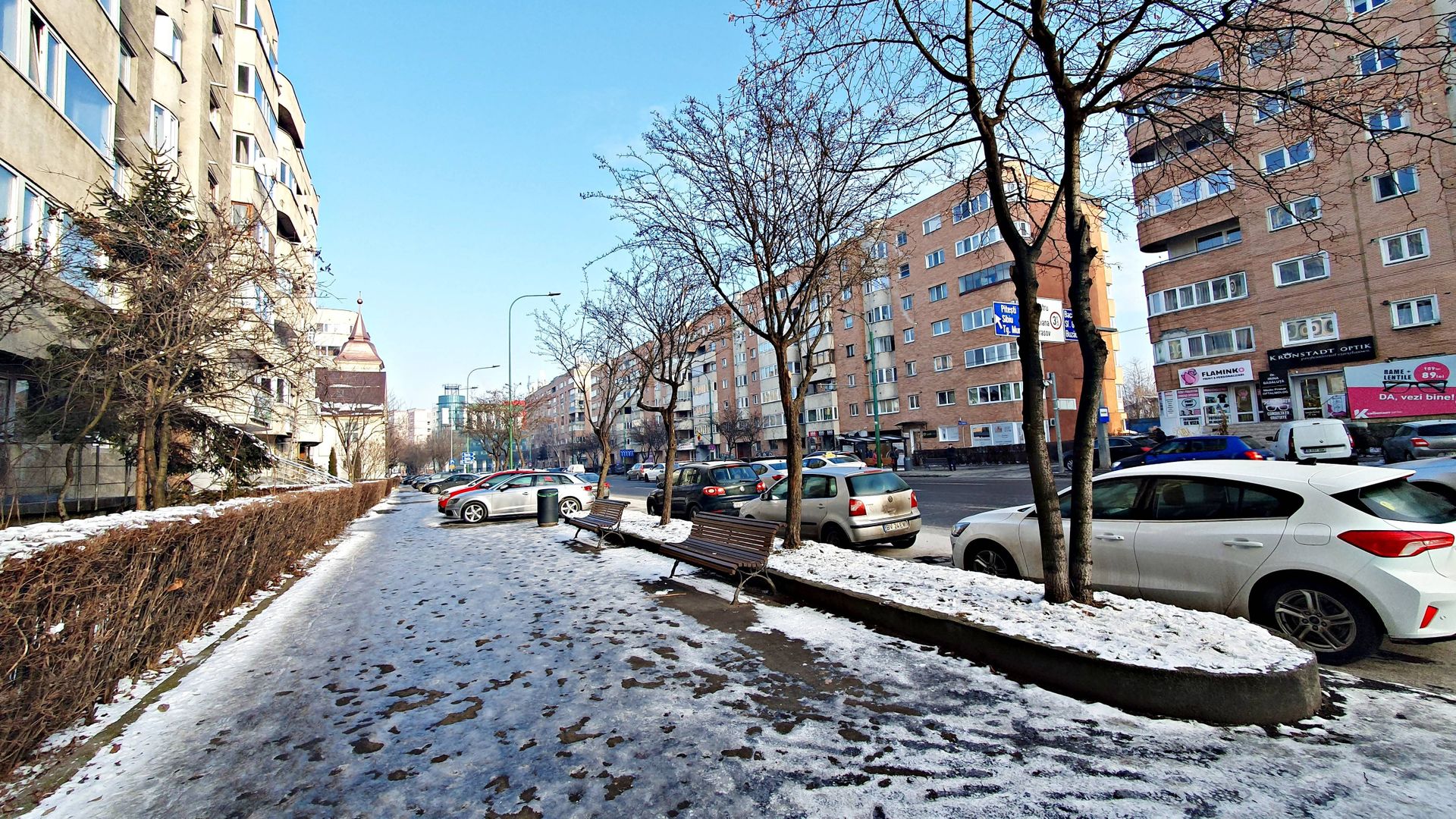 Central-Toamnei, 2 camere, 2 băi, etaj 1, mobilat. - Poză 17