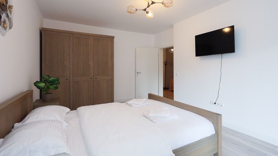 Garsonieră 39 mp Decomandată | Mobilată Modern | Tractorul – Coresi Mall - Poză 5