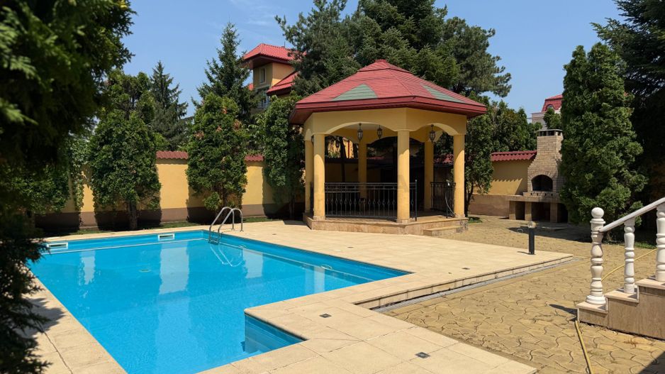 Vila 9 camere cu piscina si teren de 1.000 mp - Poză 2