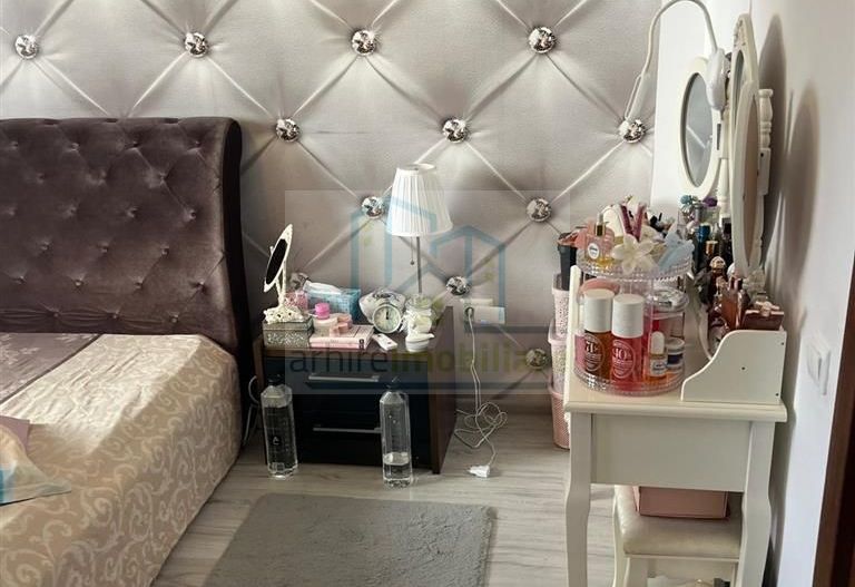 Apartament 3 camere decomandat et 1/4 2 bai loc de parcare inclus in pret - Poză 7