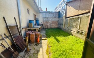 Vilă impunătoare, construcție solidă D+P+E+M, 430 mp – pretabilă pensiune - Poză 3