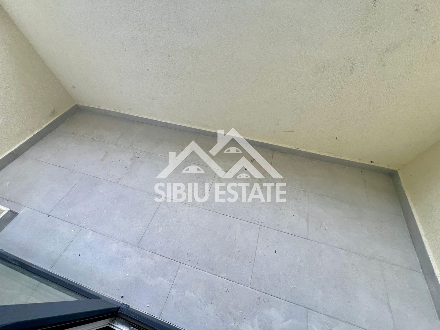 Studio intabulat finisat modern ansamblu Casian Renaissance Selimbar - Poză 9