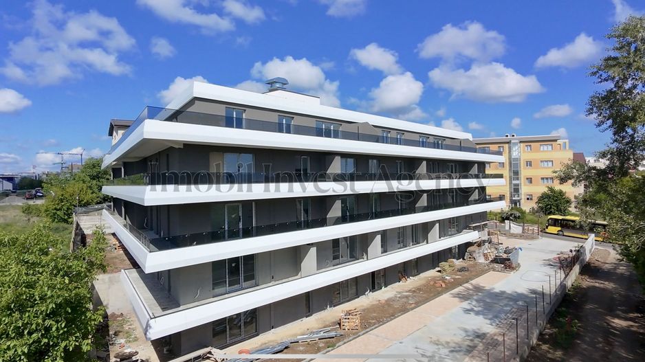 Apartament 4 camere de vanzare Pipera in bloc cu vedere la lac - Poză 2